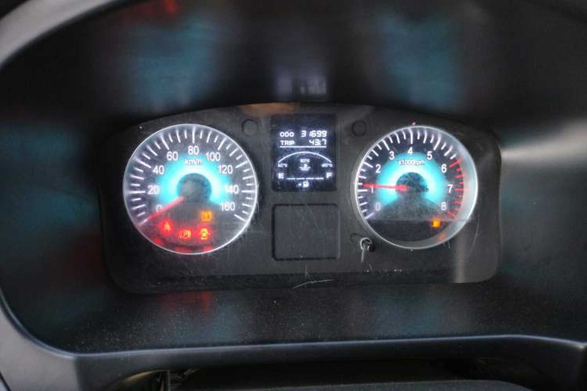 Used Jinbei Gold Hiace 2024 2.0L Travel Lion 9-Seater Central Air Conditioning Instrument Cluster
