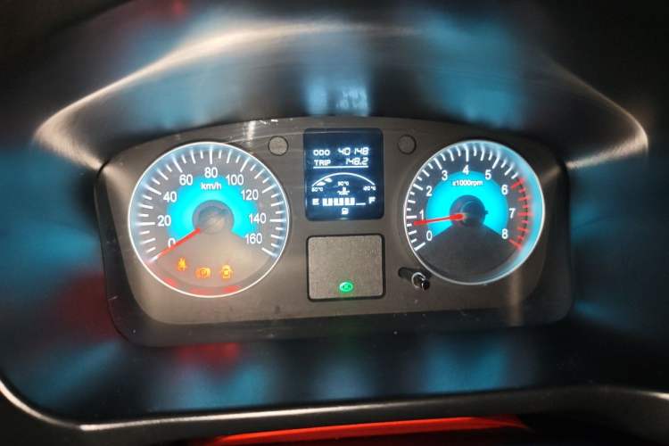 Used Jinbei Gold Hiace 2024 2.0L Travel Lion Passenger Vehicle 5/6/7-Seater CNG Central Air Conditioning Instrument Cluster