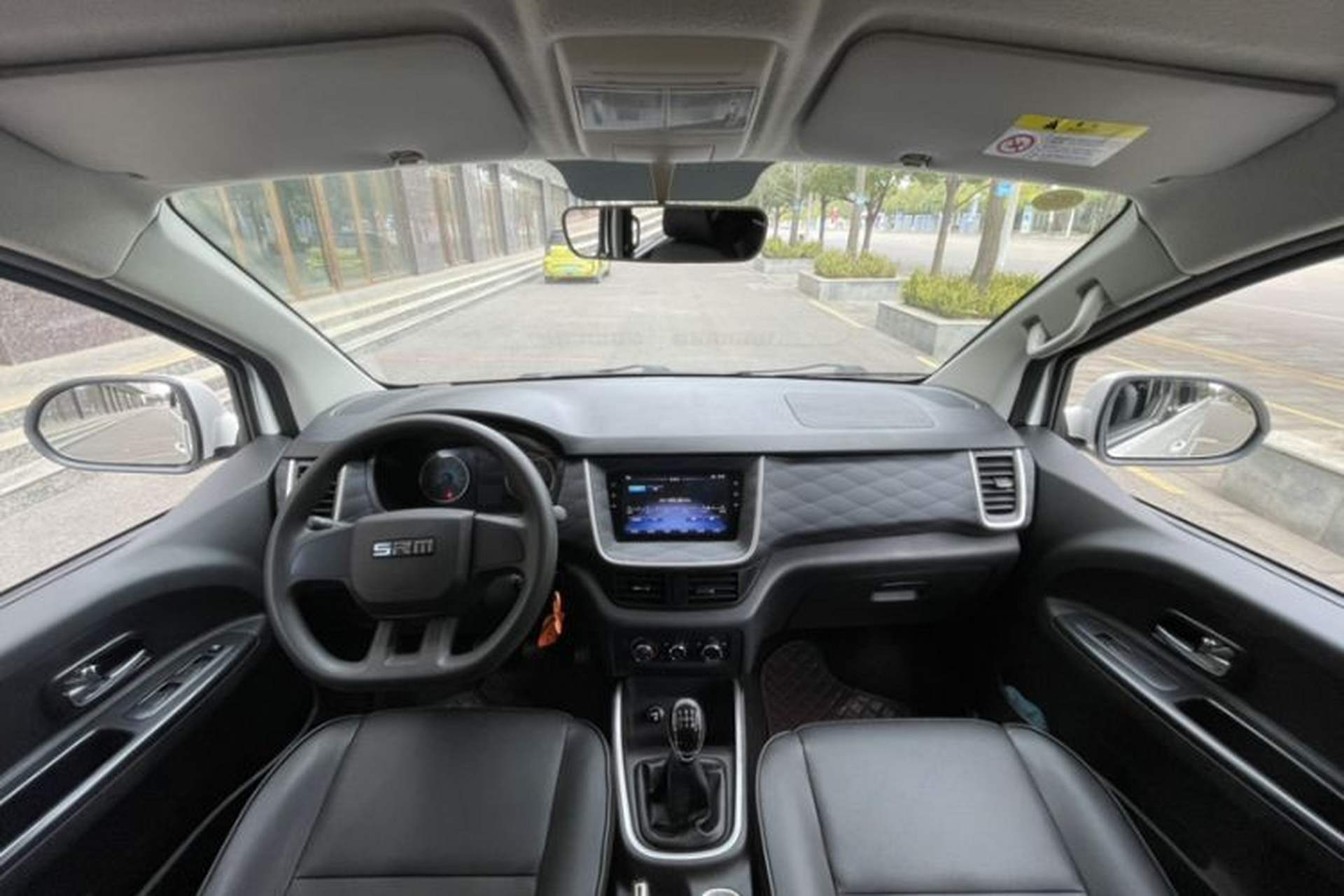 Used Jinbei Gold Hiace 2024 2.0L Travel Lion 9-Seater Central Air Conditioning Interior 1