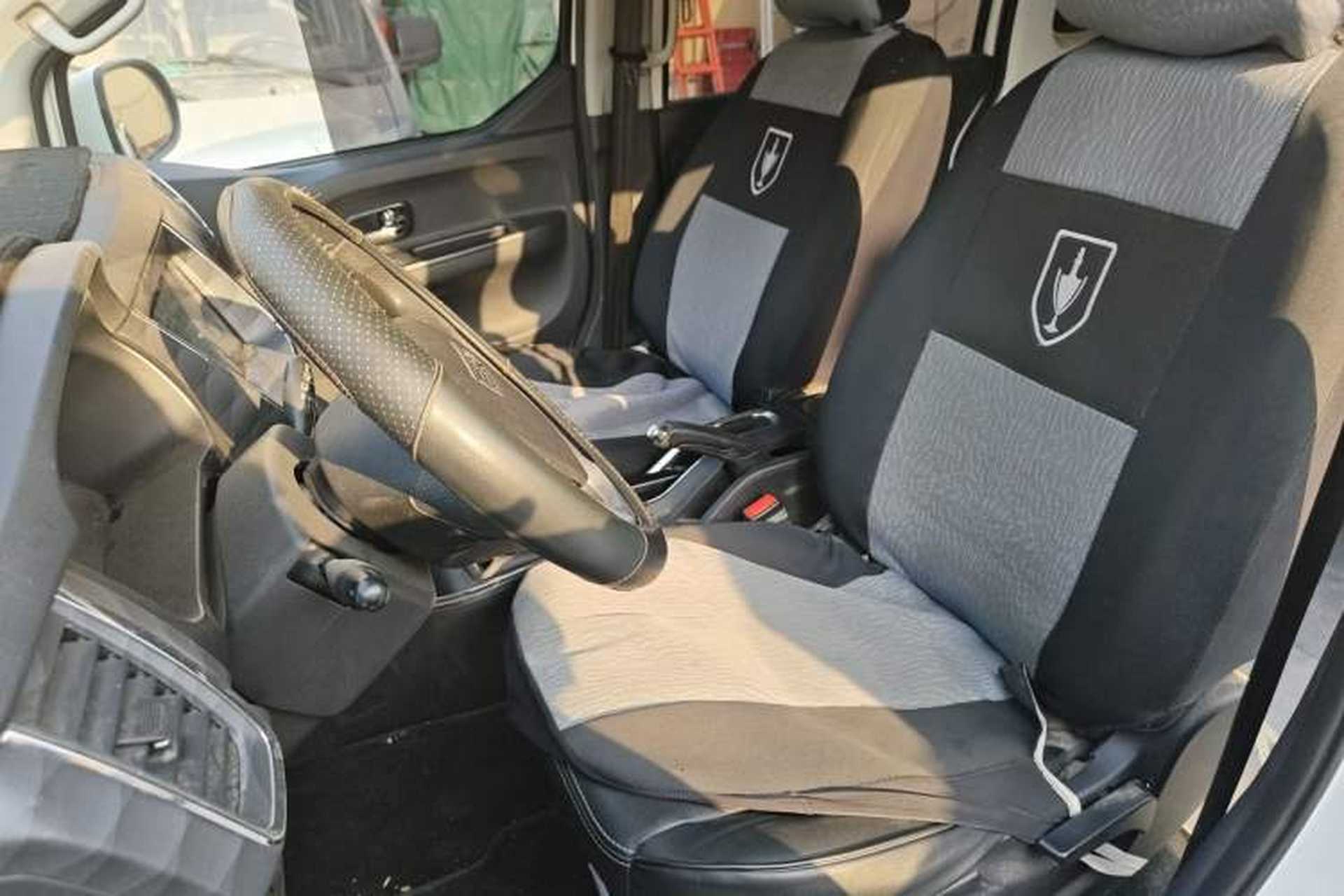 Used Jinbei Gold Hiace 2024 2.0L Travel Lion 5/6/7-Seater Central Air Conditioning Left Front Seat
