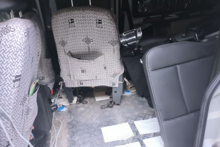 Used Jinbei Gold Hiace 2024 2.0L Travel Lion Passenger Vehicle 5/6/7-Seater CNG Central Air Conditioning Left Rear Seat