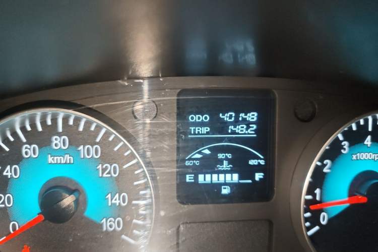 Used Jinbei Gold Hiace 2024 2.0L Travel Lion Passenger Vehicle 5/6/7-Seater CNG Central Air Conditioning Odometer Close Up