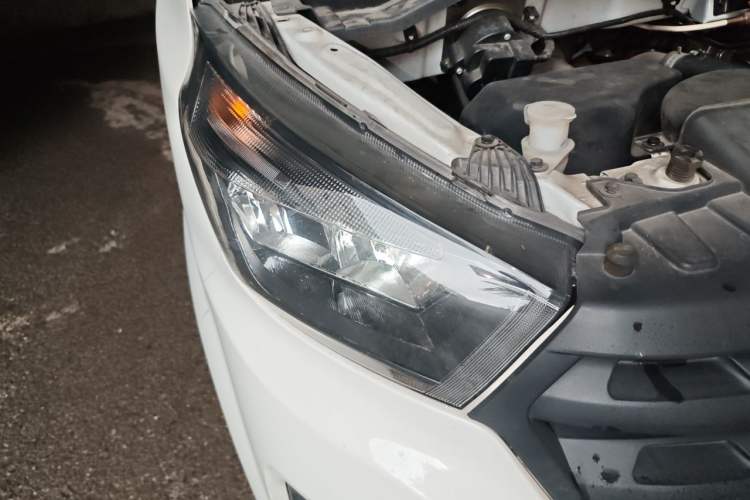 Used Jinbei Gold Hiace 2024 2.0L Travel Lion Passenger Vehicle 5/6/7-Seater CNG Central Air Conditioning Right Front Headlight