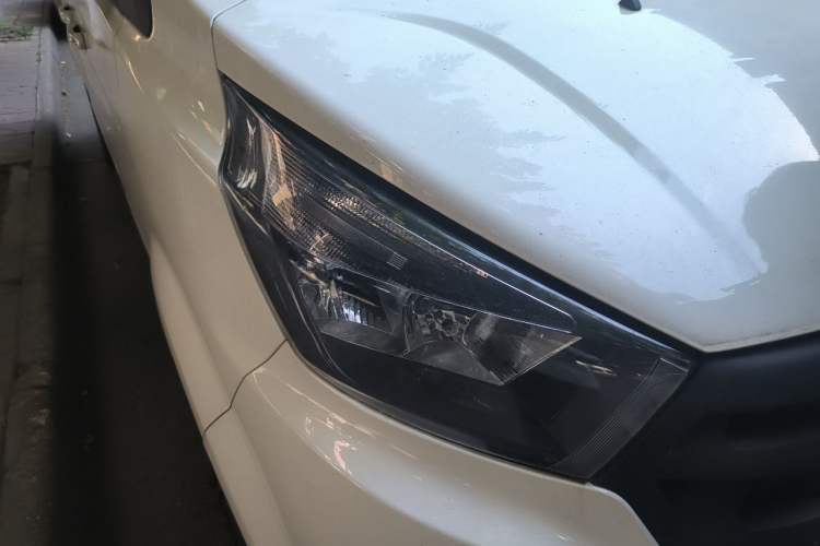 Used Jinbei Gold Hiace 2024 2.0L Travel Lion Passenger Vehicle 5/6/7-Seater CNG Central Air Conditioning Right Front Headlight