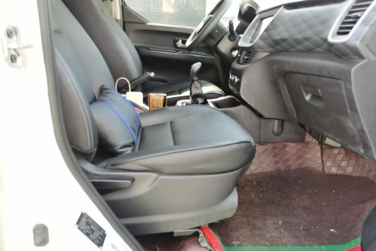 Used Jinbei Gold Hiace 2024 1.5L Passenger Vehicle Engineering Lion 9 Seats Right Front Seat