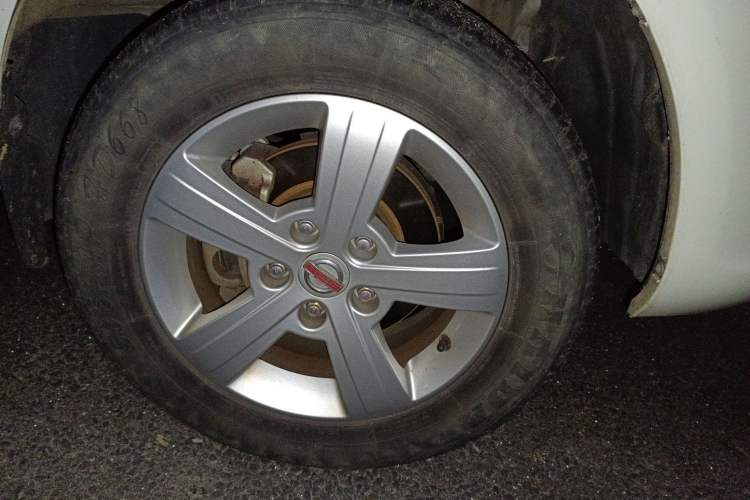 Used Jinbei Gold Hiace 2024 1.5L Travel Lion Commercial Version 7-Seater Right Front Wheel Hub