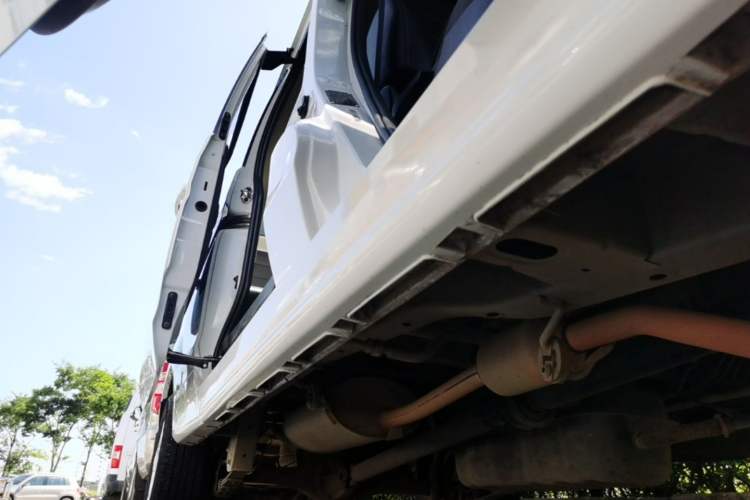 Used Jinbei Gold Hiace 2024 1.5L Passenger Vehicle Engineering Lion 9 Seats Right Side Sill