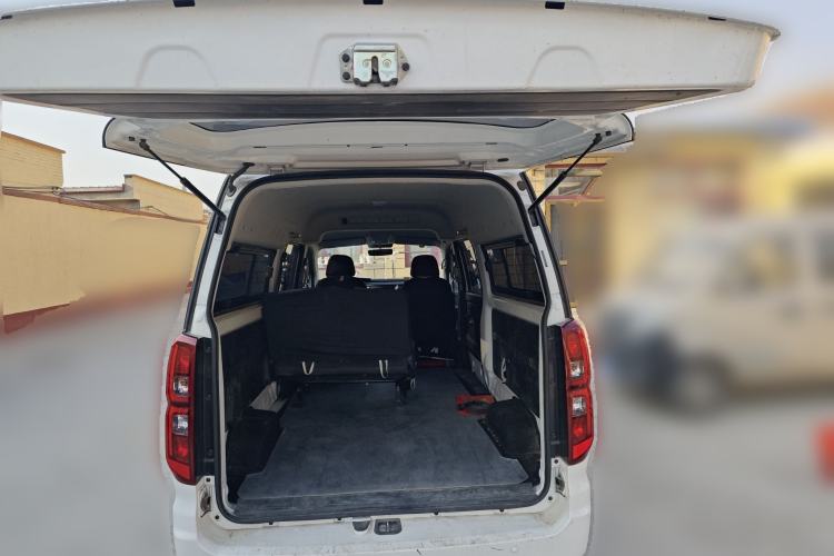 Used Jinbei Gold Hiace 2024 2.0L Travel Lion 5/6/7-Seater Central Air Conditioning Trunk