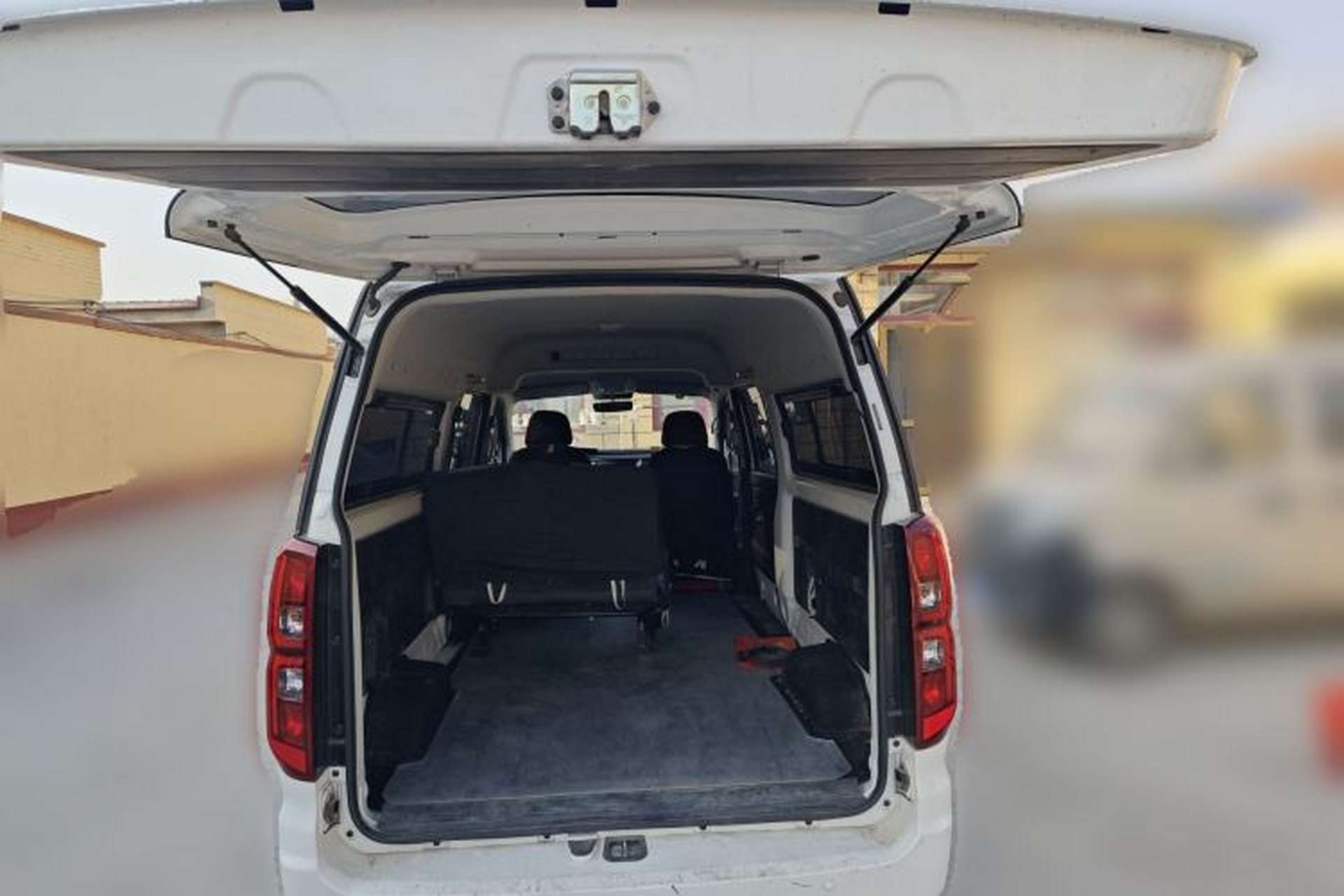 Used Jinbei Gold Hiace 2024 2.0L Travel Lion 5/6/7-Seater Central Air Conditioning Trunk