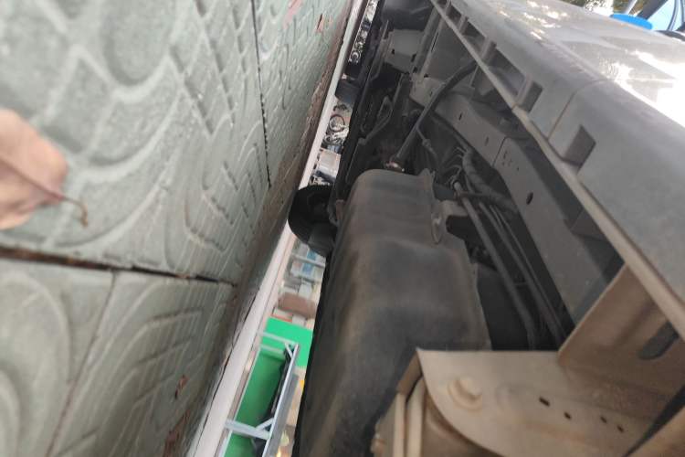 Used Jinbei Gold Hiace M Classic 2023 1.5L Travel Lion Passenger Vehicle 5/6/7 Seats Chassis Rear Left