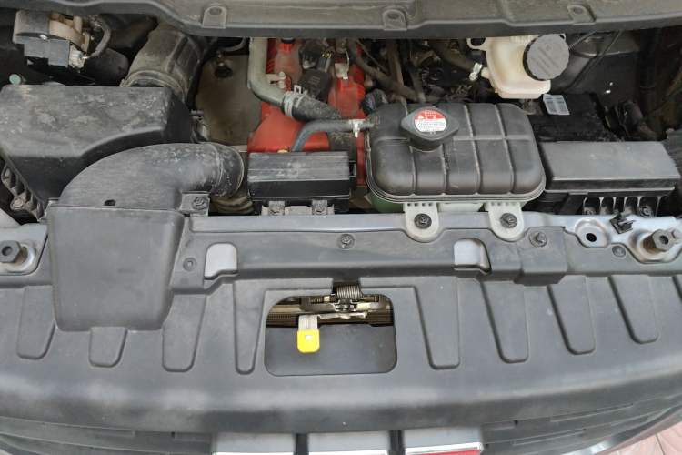 Used Jinbei Gold Hiace M Classic 2023 1.5L Travel Lion Passenger Vehicle 5/6/7 Seats Engine Bay