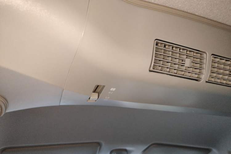 Used Jinbei Gold Hiace M Classic 2023 1.5L Travel Lion Passenger Vehicle 5/6/7 Seats Headliner