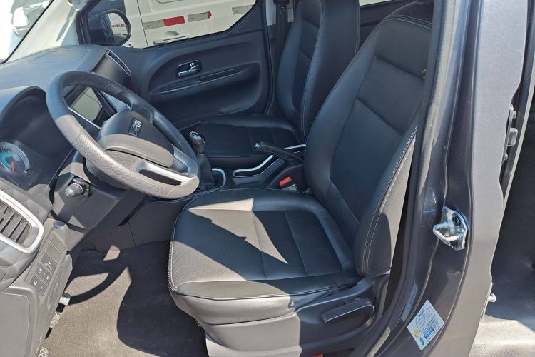 Used Jinbei Gold Hiace M Classic 2023 Panda Edition 1.5L Travel Lion Passenger Van 5/6/7 Seats Left Front Seat