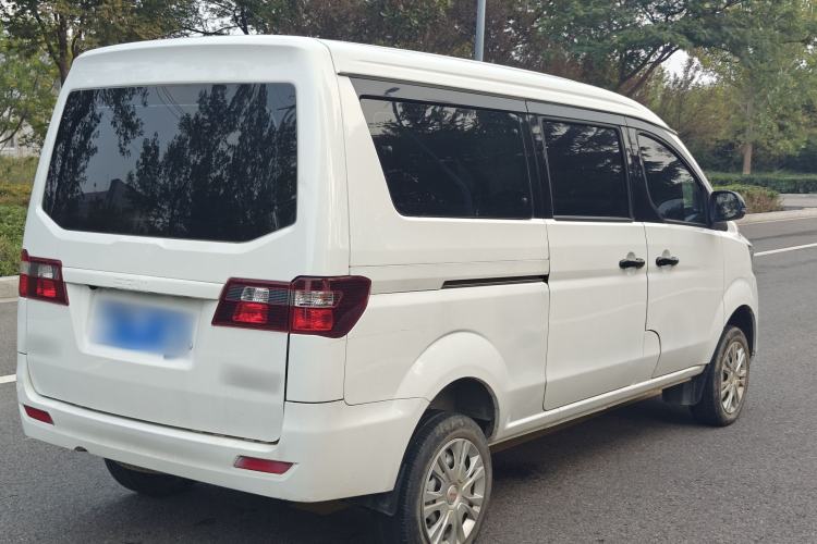 Used Jinbei Gold Hiace M Classic 2024 1.5L Engineering Lion Passenger Vehicle 6 Seats Exterior 4