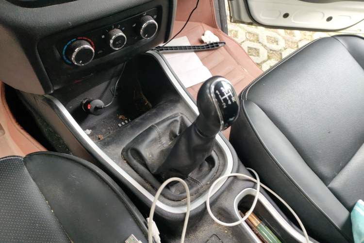 Used Jinbei Gold Hiace M Classic 2022 Panda Edition 1.5L Engineering Lion Passenger Van 6 Seats Gear Lever