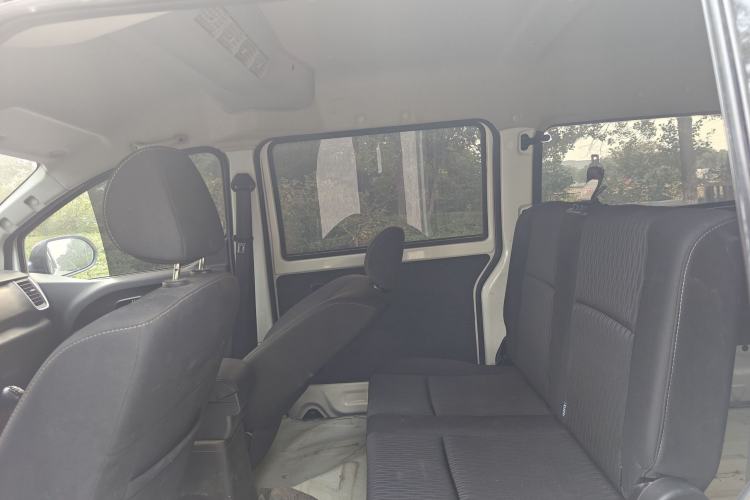 Used Jinbei Gold Hiace M Classic 2024 1.5L Engineering Lion Passenger Vehicle 6 Seats Interior 2