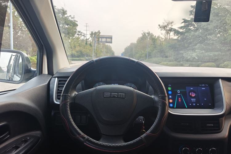 Used Jinbei Gold Hiace M Classic 2024 1.5L Engineering Lion Passenger Vehicle 6 Seats Interior 3