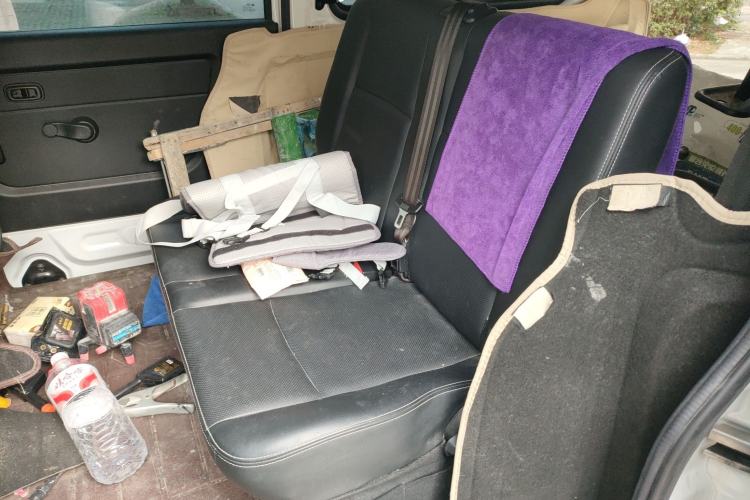 Used Jinbei Gold Hiace M Classic 2022 Panda Edition 1.5L Engineering Lion Passenger Van 6 Seats Left Rear Seat