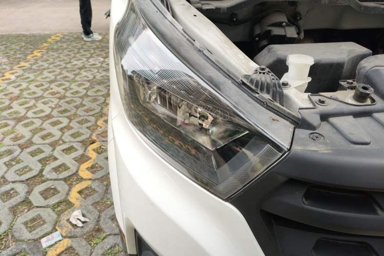 Used Jinbei Gold Hiace M Classic 2022 Panda Edition 1.5L Engineering Lion Passenger Van 6 Seats Right Front Headlight