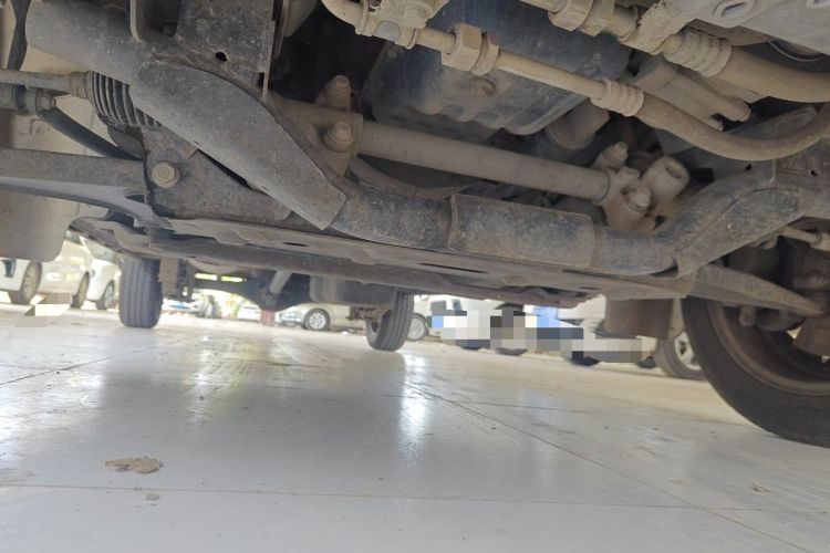 Used Jinbei Gold Hiace M Classic 2022 1.5L Engineering Lion Passenger Vehicle 5 Seats Chassis Front