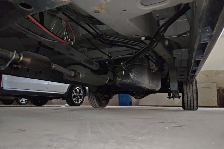 Used Jinbei Gold Hiace M Classic 2022 1.5L Travel Lion Passenger Van 6 Seats Chassis Front Left
