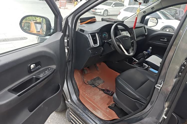 Used Jinbei Gold Hiace M Classic 2022 1.5L Travel Lion Passenger Van 7 Seats Driver Seat