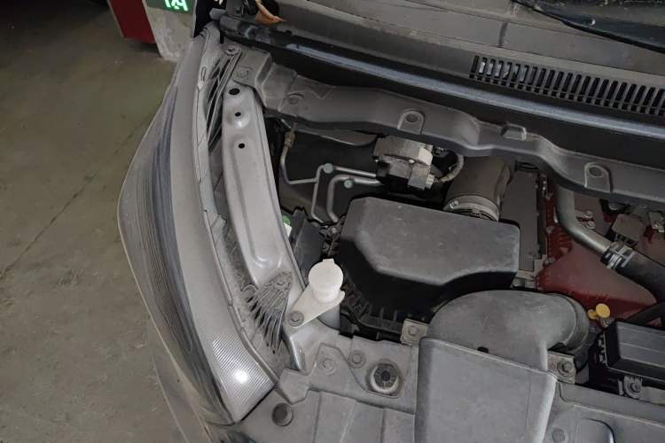 Used Jinbei Gold Hiace M Classic 2022 1.5L Travel Lion Passenger Van 6 Seats Engine Bay Right