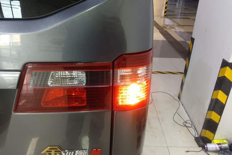 Used Jinbei Gold Hiace M Classic 2022 1.5L Engineering Lion Passenger Vehicle 5 Seats Exterior 6