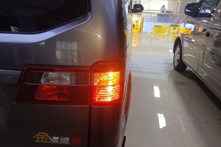 Used Jinbei Gold Hiace M Classic 2022 1.5L Engineering Lion Passenger Vehicle 5 Seats Exterior 6