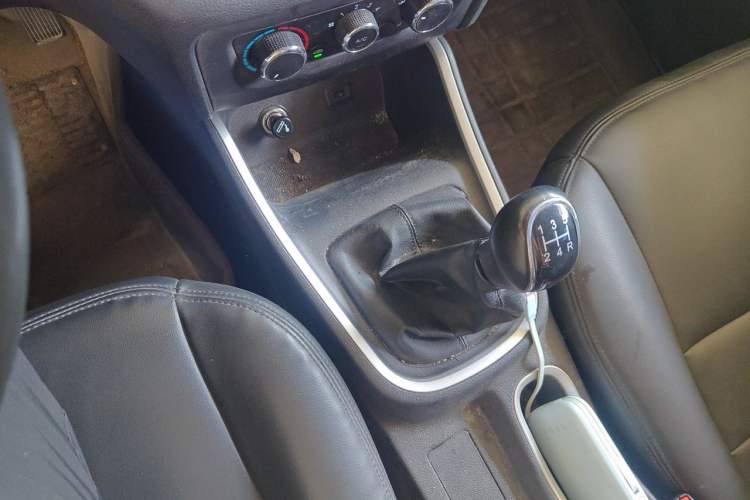 Used Jinbei Gold Hiace M Classic 2022 1.5L Engineering Lion Passenger Vehicle 5 Seats Gear Lever