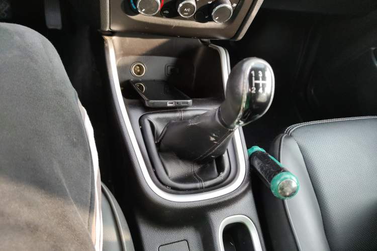 Used Jinbei Gold Hiace M Classic 2022 1.5L Travel Lion Passenger Vehicle 5 Seats Gear Lever