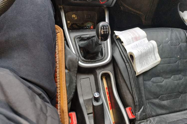 Used Jinbei Gold Hiace M Classic 2022 1.5L Engineering Lion Passenger Vehicle 6 Seats Gear Lever