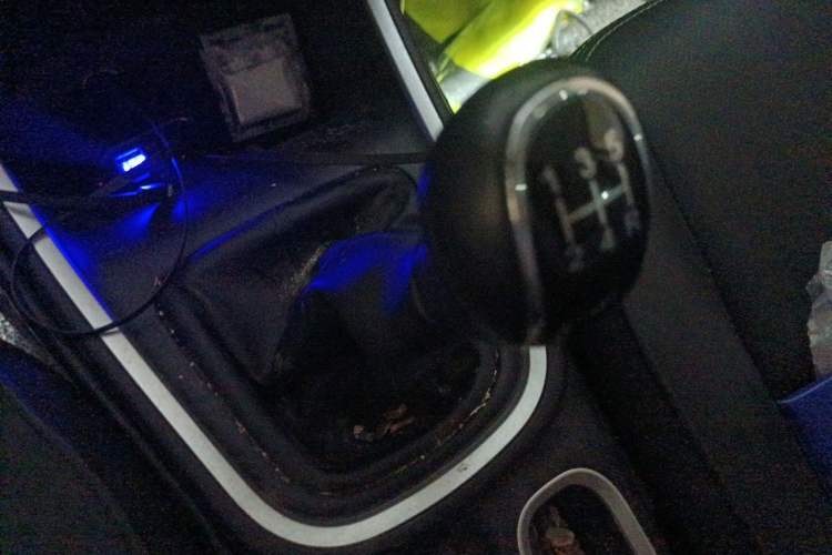 Used Jinbei Gold Hiace M Classic 2022 1.5L Engineering Lion Passenger Vehicle 5 Seats Gear Lever
