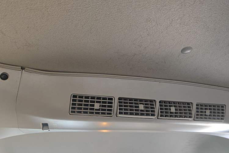 Used Jinbei Gold Hiace M Classic 2022 1.5L Engineering Lion Passenger Vehicle 5 Seats Headliner