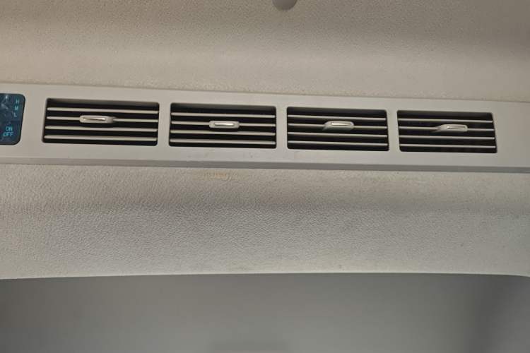 Used Jinbei Gold Hiace M Classic 2022 1.5L Travel Lion Passenger Van 7 Seats Headliner