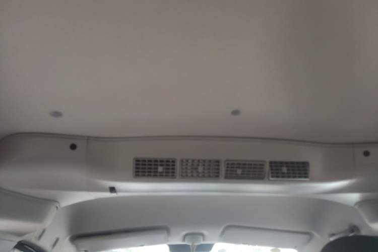 Used Jinbei Gold Hiace M Classic 2022 1.5L Travel Lion Passenger Van 7 Seats Headliner