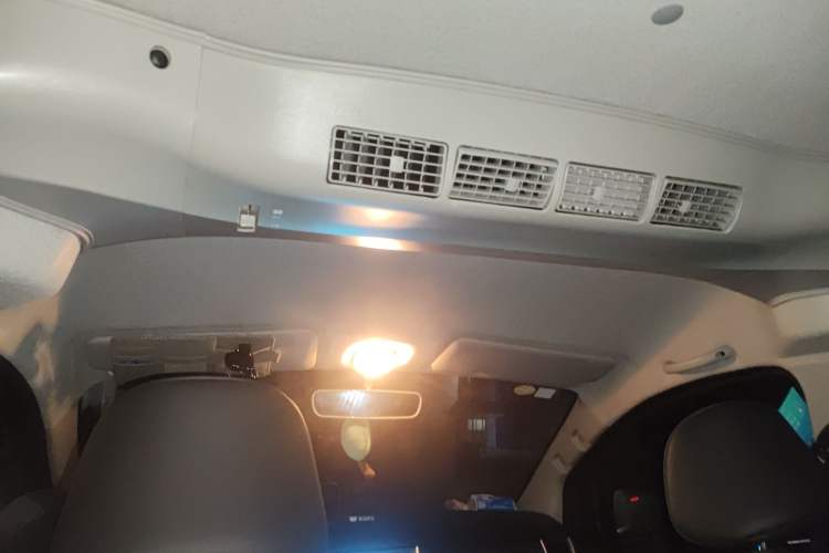 Used Jinbei Gold Hiace M Classic 2022 1.5L Travel Lion Passenger Van 7 Seats Headliner