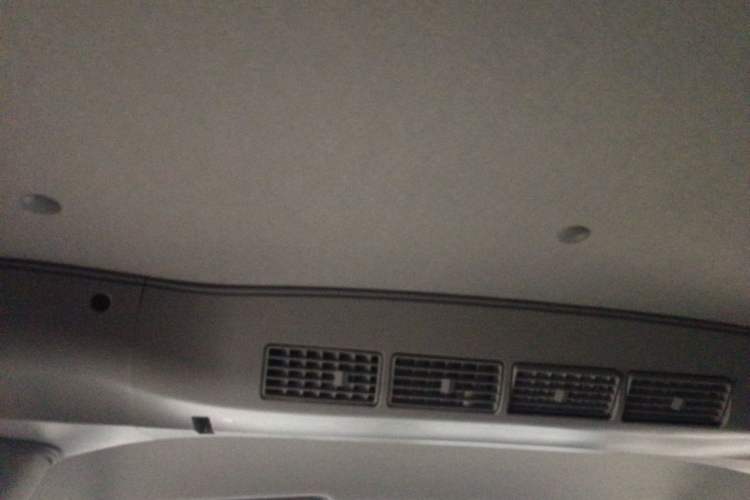 Used Jinbei Gold Hiace M Classic 2022 1.5L Engineering Lion Passenger Vehicle 5 Seats Headliner