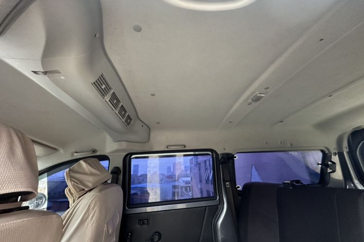 Used Jinbei Gold Hiace M Classic 2022 1.5L Engineering Lion Passenger Vehicle 5 Seats Interior 1