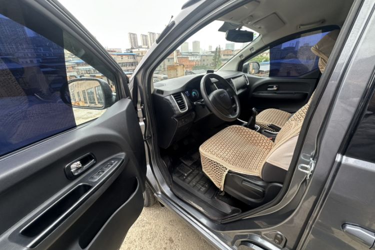 Used Jinbei Gold Hiace M Classic 2022 1.5L Engineering Lion Passenger Vehicle 5 Seats Interior 11