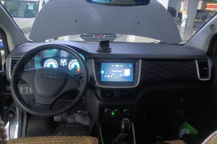 Used Jinbei Gold Hiace M Classic 2022 1.5L Engineering Lion Passenger Vehicle 5 Seats Interior 2