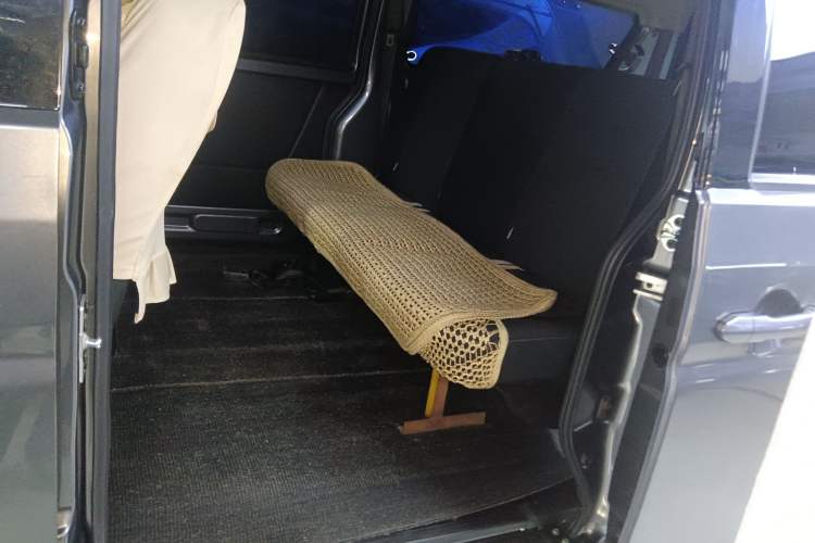 Used Jinbei Gold Hiace M Classic 2022 1.5L Engineering Lion Passenger Vehicle 5 Seats Interior 4