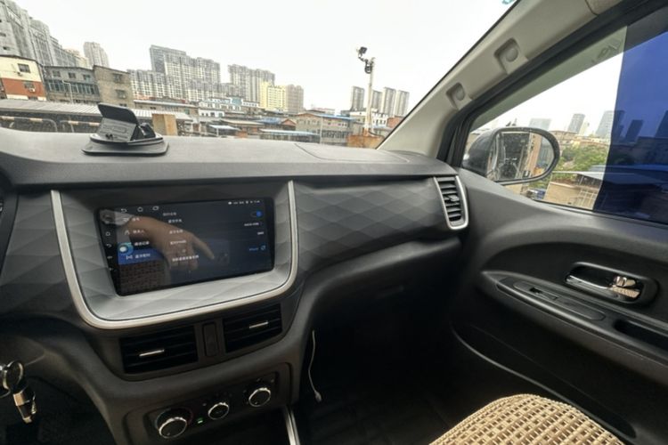 Used Jinbei Gold Hiace M Classic 2022 1.5L Engineering Lion Passenger Vehicle 5 Seats Interior 6