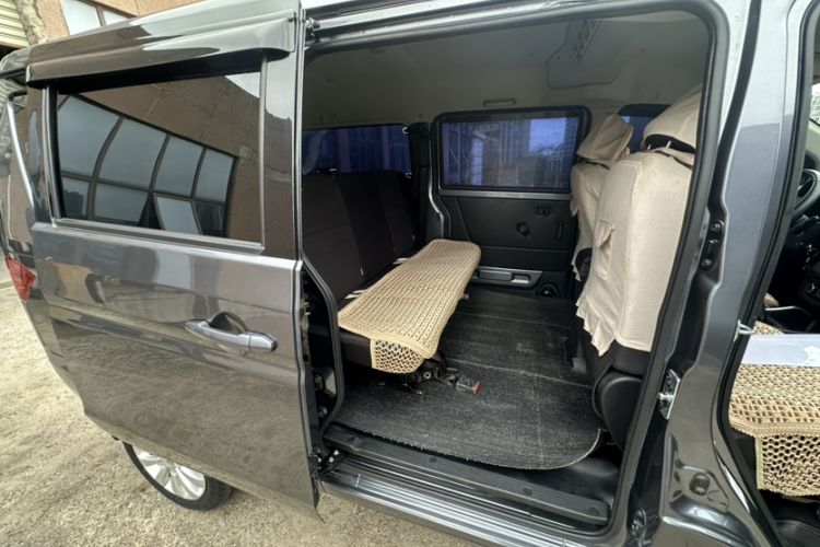 Used Jinbei Gold Hiace M Classic 2022 1.5L Engineering Lion Passenger Vehicle 5 Seats Interior 8