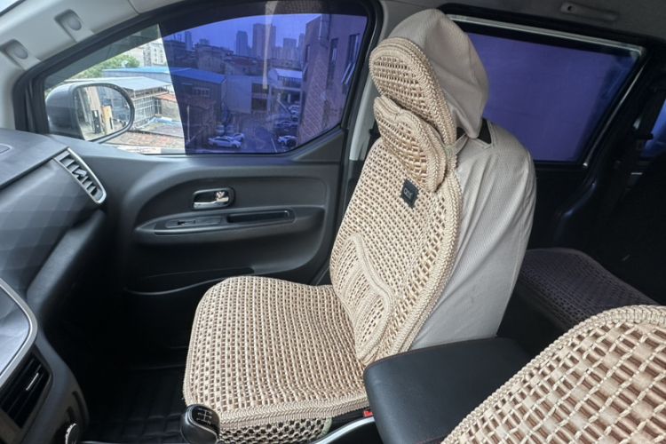 Used Jinbei Gold Hiace M Classic 2022 1.5L Engineering Lion Passenger Vehicle 5 Seats Interior 9
