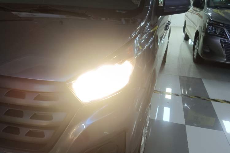 Used Jinbei Gold Hiace M Classic 2022 1.5L Engineering Lion Passenger Vehicle 5 Seats Left Front Headlight