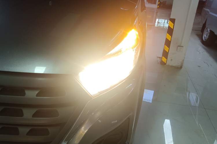 Used Jinbei Gold Hiace M Classic 2022 1.5L Engineering Lion Passenger Vehicle 5 Seats Left Front Headlight