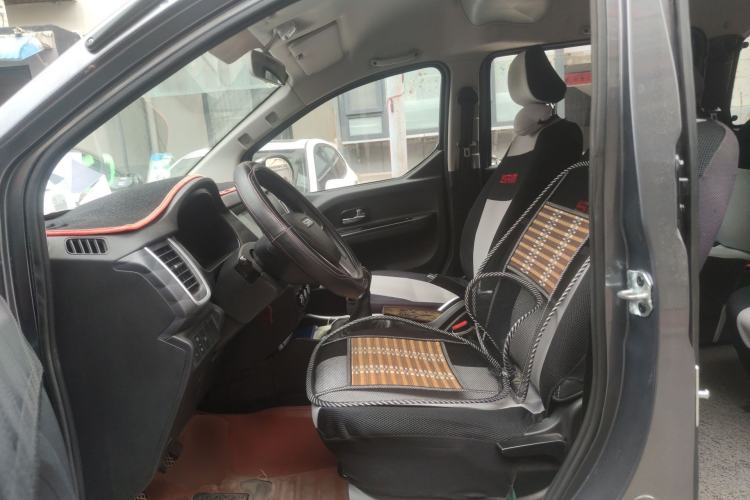 Used Jinbei Gold Hiace M Classic 2022 1.5L Travel Lion Passenger Van 7 Seats Left Front Seat