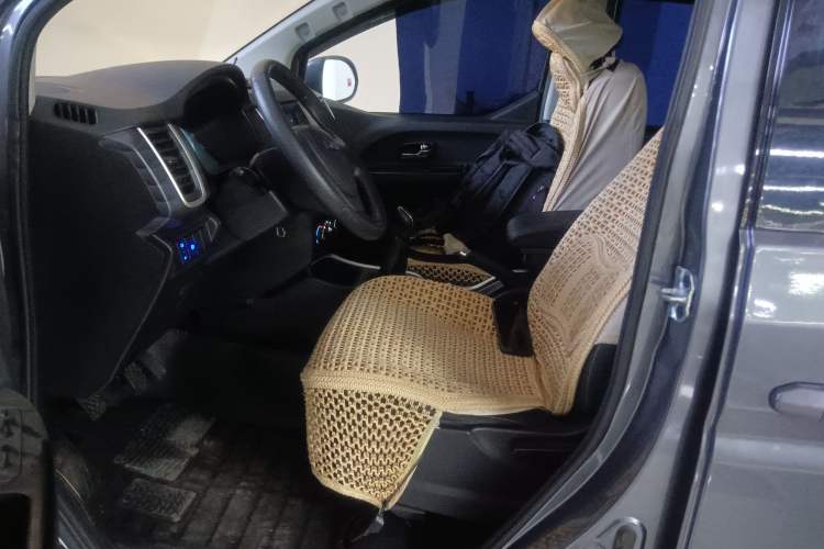 Used Jinbei Gold Hiace M Classic 2022 1.5L Engineering Lion Passenger Vehicle 5 Seats Left Front Seat