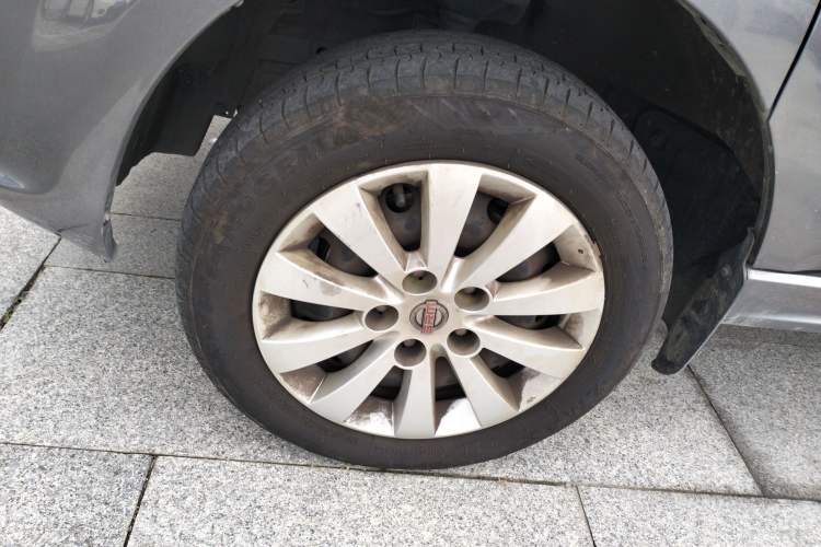 Used Jinbei Gold Hiace M Classic 2022 1.5L Travel Lion Passenger Van 6 Seats Left Front Wheel Hub
